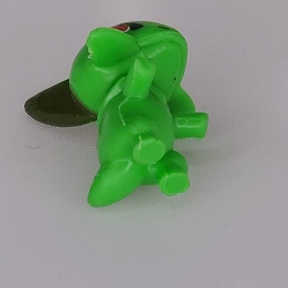 Pokemon 2000s Mini Vinyl PK Gumball Miniature Size Axew Action Figure - Picture 6 of 8